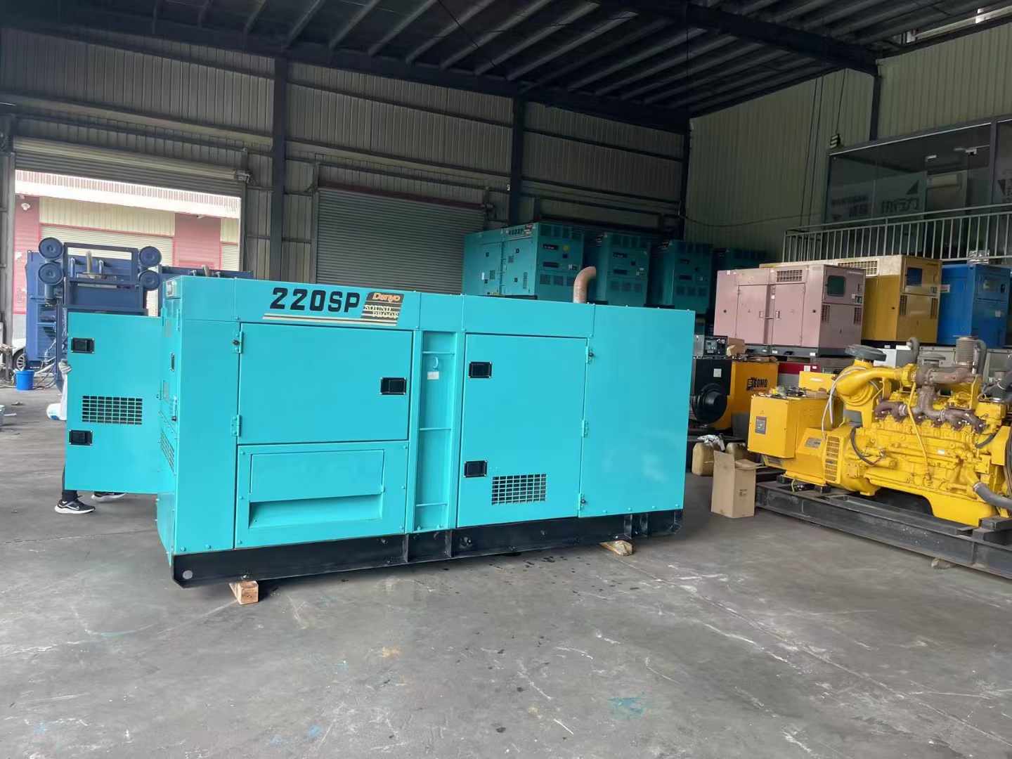 长宁800kW 柴油发电机的输出电流波动范围是多少？