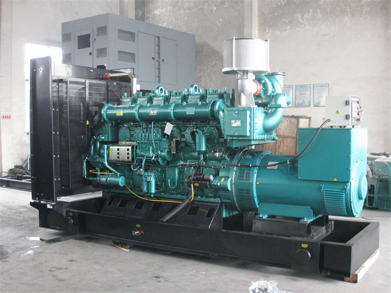 长宁200KW 柴油发电机的油耗是多少？